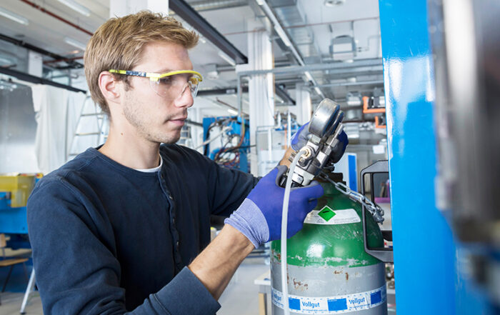 Should You Sample In-House or Hire a Gas Testing Partner?